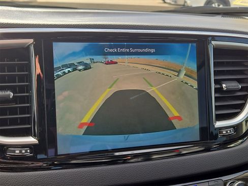 Used 2024 Chrysler Pacifica Touring-L image 18