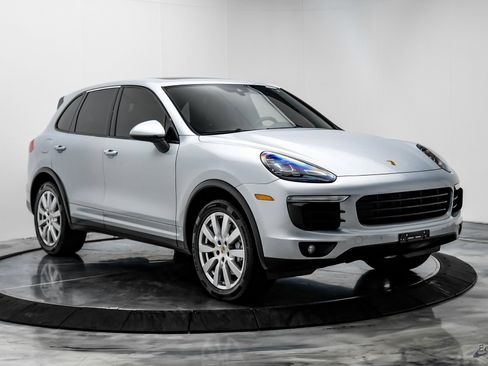 Used 2017 Porsche Cayenne S image 19