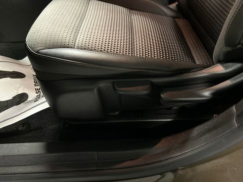 Used 2024 Chevrolet Trax LT w/ Sunroof Package image 13