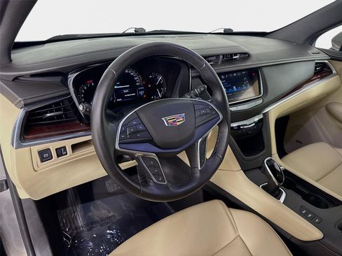 Used 2018 Cadillac XT5 Luxury w/ Driver Awareness Package AWD/4WD image 10