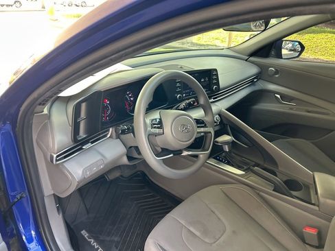Used 2022 Hyundai Elantra SEL FWD image 6