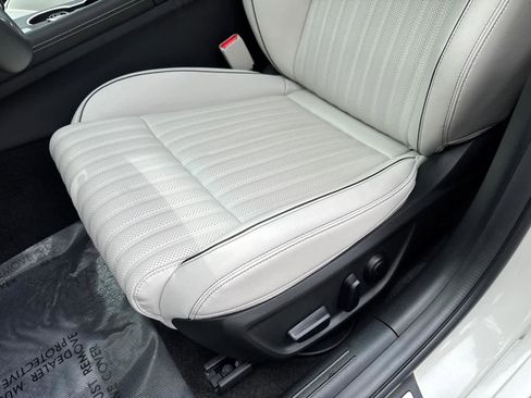 Used 2025 Genesis G70 2.5T w/ Sport Prestige Package image 17