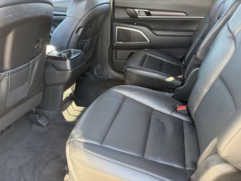 Used 2025 Kia Telluride S FWD image 18
