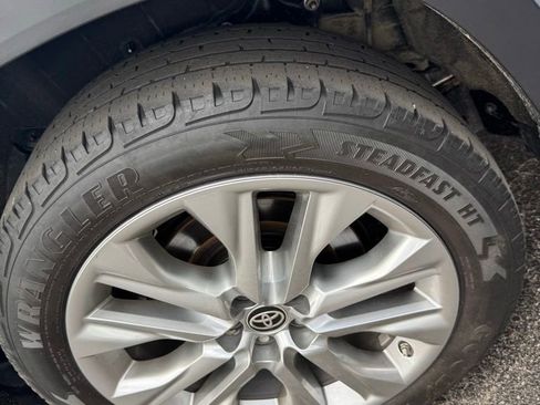 Used 2021 Toyota Highlander Limited AWD/4WD image 10