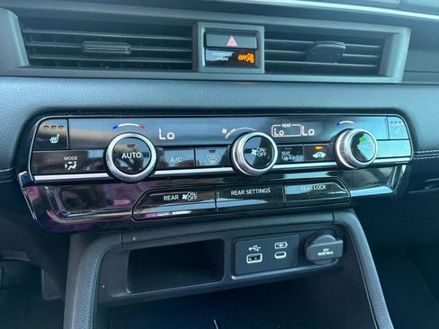 Certified 2023 Honda Pilot Touring image 21