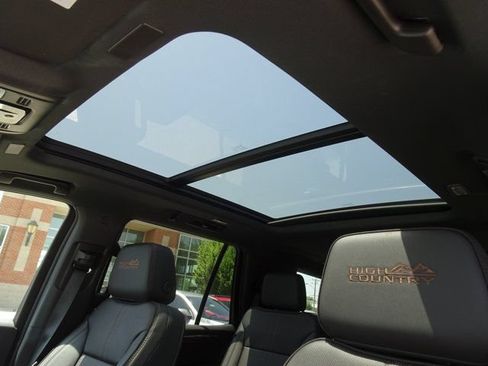 New 2026 Chevrolet Tahoe High Country w/ Sun And Tow Package AWD/4WD image 6