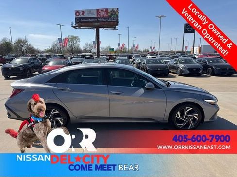 Used 2025 Hyundai Elantra Limited FWD image 6