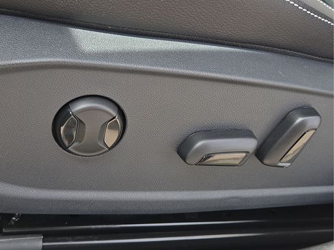 New 2026 Volkswagen Jetta SE FWD image 18