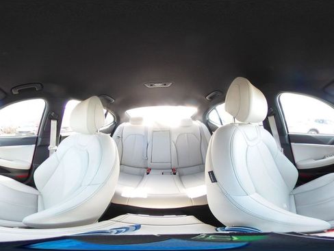 Used 2025 Genesis G70 2.5T image 42