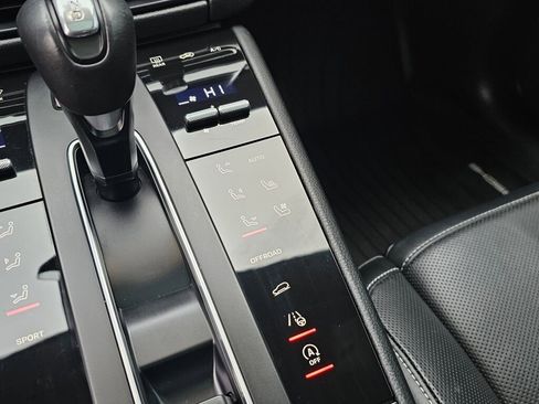 Used 2023 Porsche Macan image 35