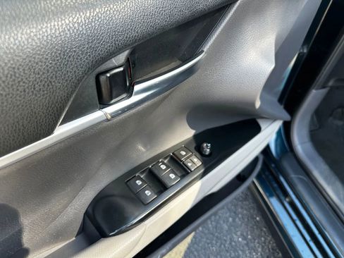 Used 2018 Toyota Camry SE image 12