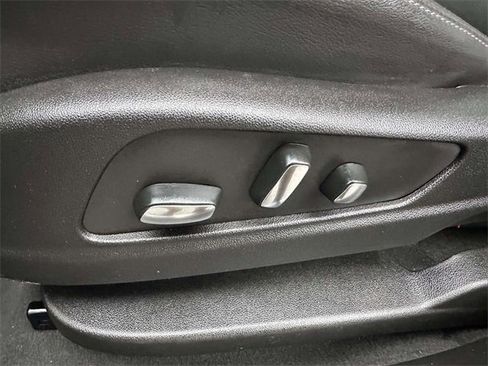 Used 2025 Cadillac XT6 Premium Luxury image 20