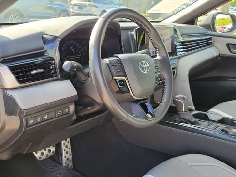 Used 2025 Toyota Camry SE image 11