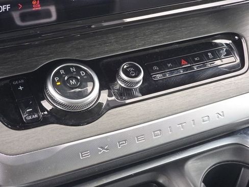 Certified 2025 Ford Expedition Platinum w/ Driver's Package image 26