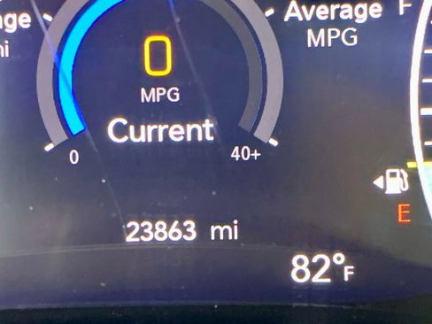 Used 2025 Chrysler Pacifica Select FWD image 32