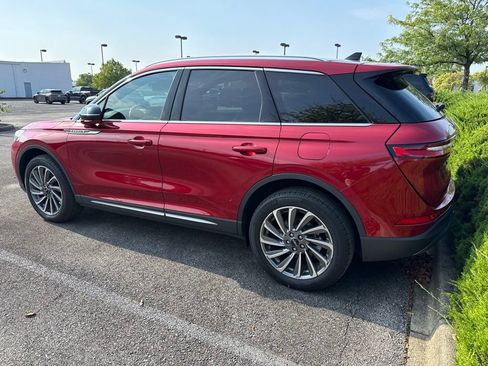 Used 2023 Lincoln Corsair Reserve w/ Equipment Group 201A FWD image 11
