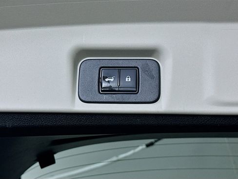 Used 2023 Nissan Ariya FWD image 30