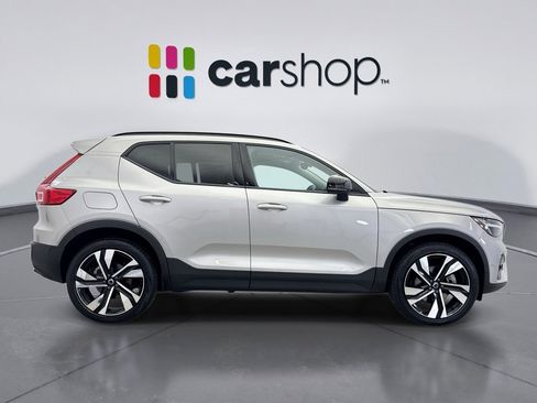 Used 2025 Volvo XC40 B5 Plus image 6