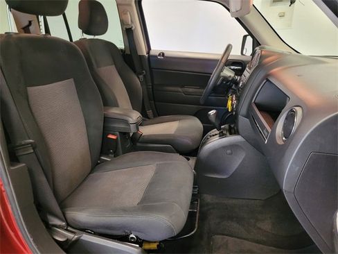 Used 2012 Jeep Patriot Latitude w/ Altitude Pkg image 15