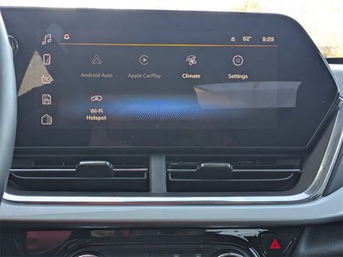 Used 2025 Chevrolet Trax LT w/ LT Convenience Package image 19