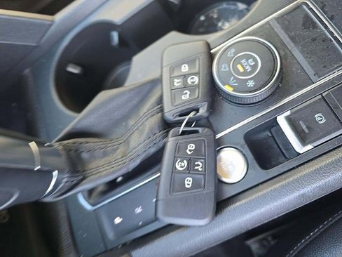 Used 2019 Volkswagen Atlas SE w/ Panoramic Sunroof Package image 9