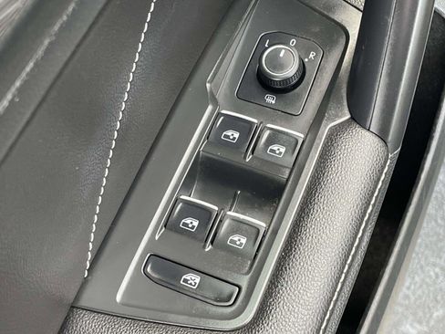 Certified 2023 Volkswagen Tiguan SE FWD image 15