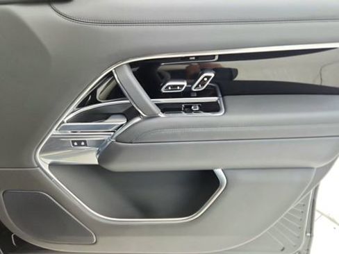 Used 2025 Land Rover Range Rover SE image 22