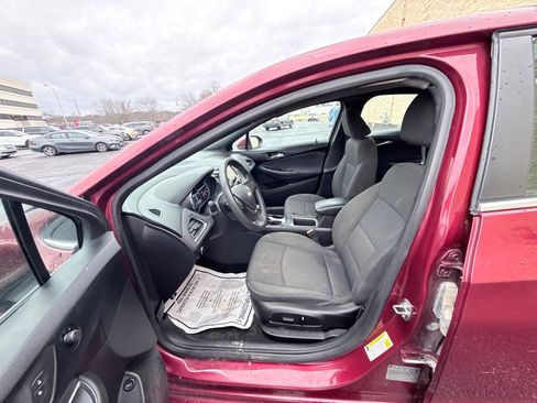Used 2017 Chevrolet Cruze LT w/ Convenience Package FWD image 10