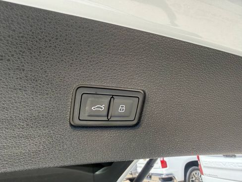 Used 2020 Audi Q8 Premium Plus AWD/4WD image 38