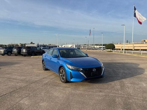 Certified 2025 Nissan Sentra SV FWD image 1