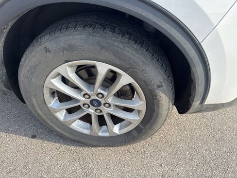 Used 2020 Ford Escape SE image 7