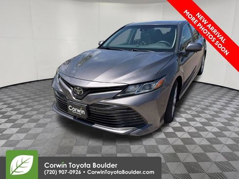 Used 2018 Toyota Camry LE FWD image 3
