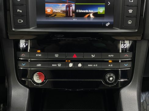 Used 2018 Jaguar F-PACE Premium image 27