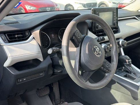 Used 2019 Toyota RAV4 XLE w/ Convenience Package FWD image 19