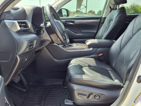 Used 2021 Toyota Highlander Platinum FWD image 10
