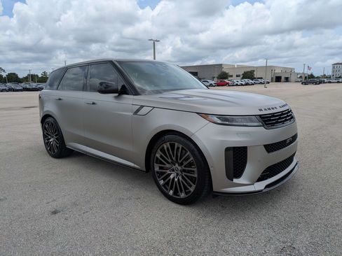 Used 2024 Land Rover Range Rover Sport AWD/4WD image 2