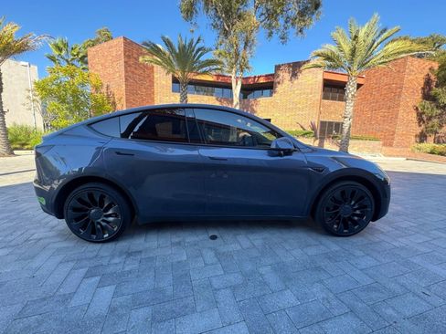 Used 2024 Tesla Model Y Performance AWD/4WD image 8