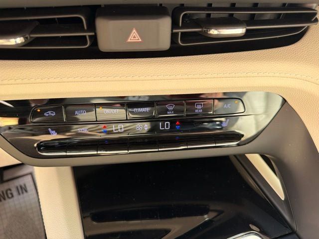 Used 2021 Buick Envision Essence FWD image 11