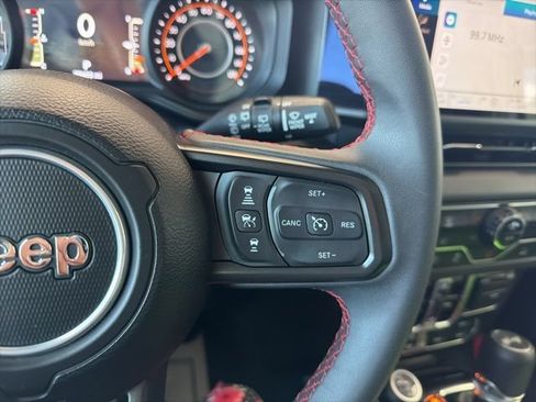 Used 2025 Jeep Wrangler Unlimited Rubicon AWD/4WD image 24