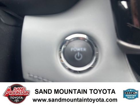 Used 2023 Toyota Highlander XLE FWD image 22