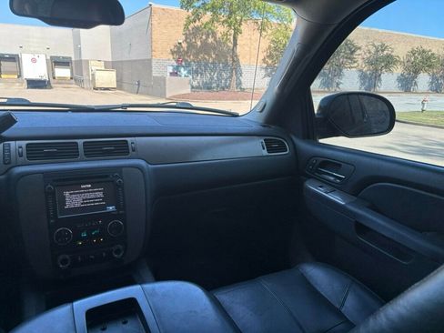 Used 2013 Chevrolet Avalanche LT image 23