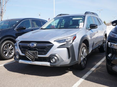 Used 2023 Subaru Outback Limited image 3