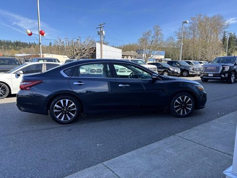 Used 2018 Nissan Altima 2.5 SL w/ 2.5 SL Technology Package FWD image 8