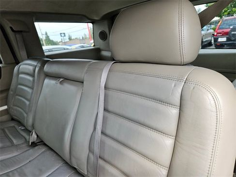 Used 2003 HUMMER H2 w/ Preferred Equipment Group image 13