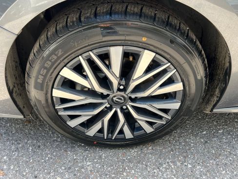 Used 2025 Nissan Altima 2.5 SV FWD image 30