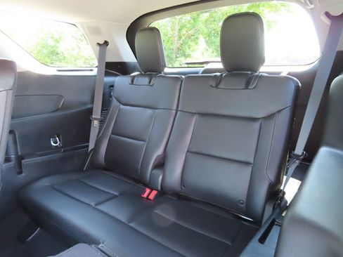 Used 2024 Ford Explorer XLT w/ Equipment Group 202A AWD/4WD image 30
