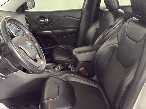 Used 2019 Jeep Cherokee Latitude Plus w/ Comfort/Convenience Group image 23