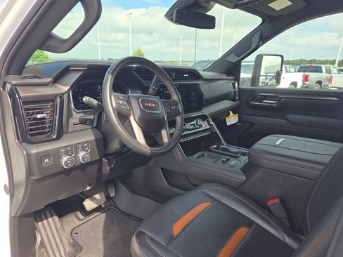 Used 2025 GMC Sierra 2500 AT4 AWD/4WD image 12