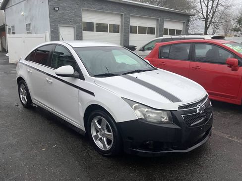 Used 2014 Chevrolet Cruze LT w/ Technology Package FWD image 5