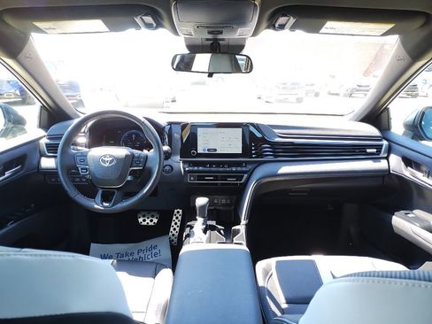 Used 2025 Toyota Camry SE FWD image 25